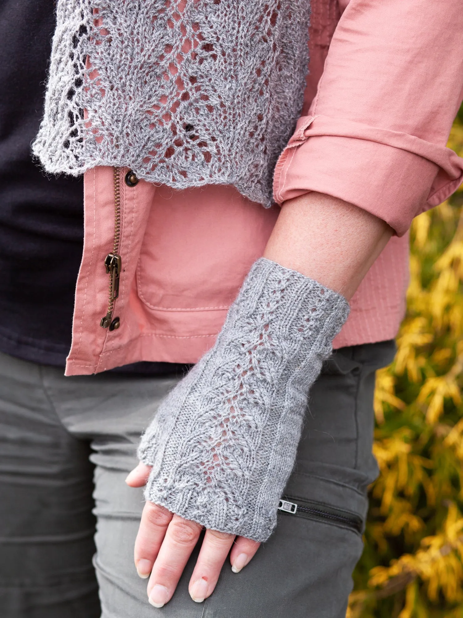 Delicato Mitts <br/><small>knitting pattern</small>